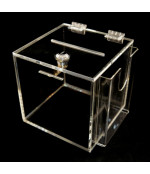Ziedojumu kastīte ar slēdzeni (150x150x150 mm)